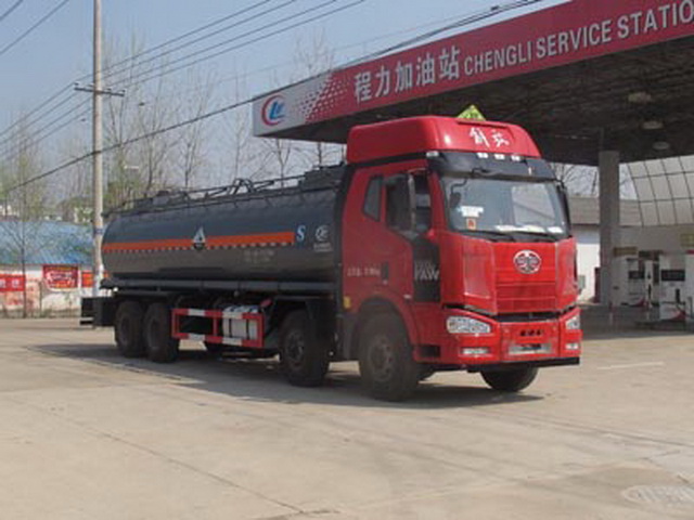 CLW5310GFWC5型腐蚀性物品罐式运输车